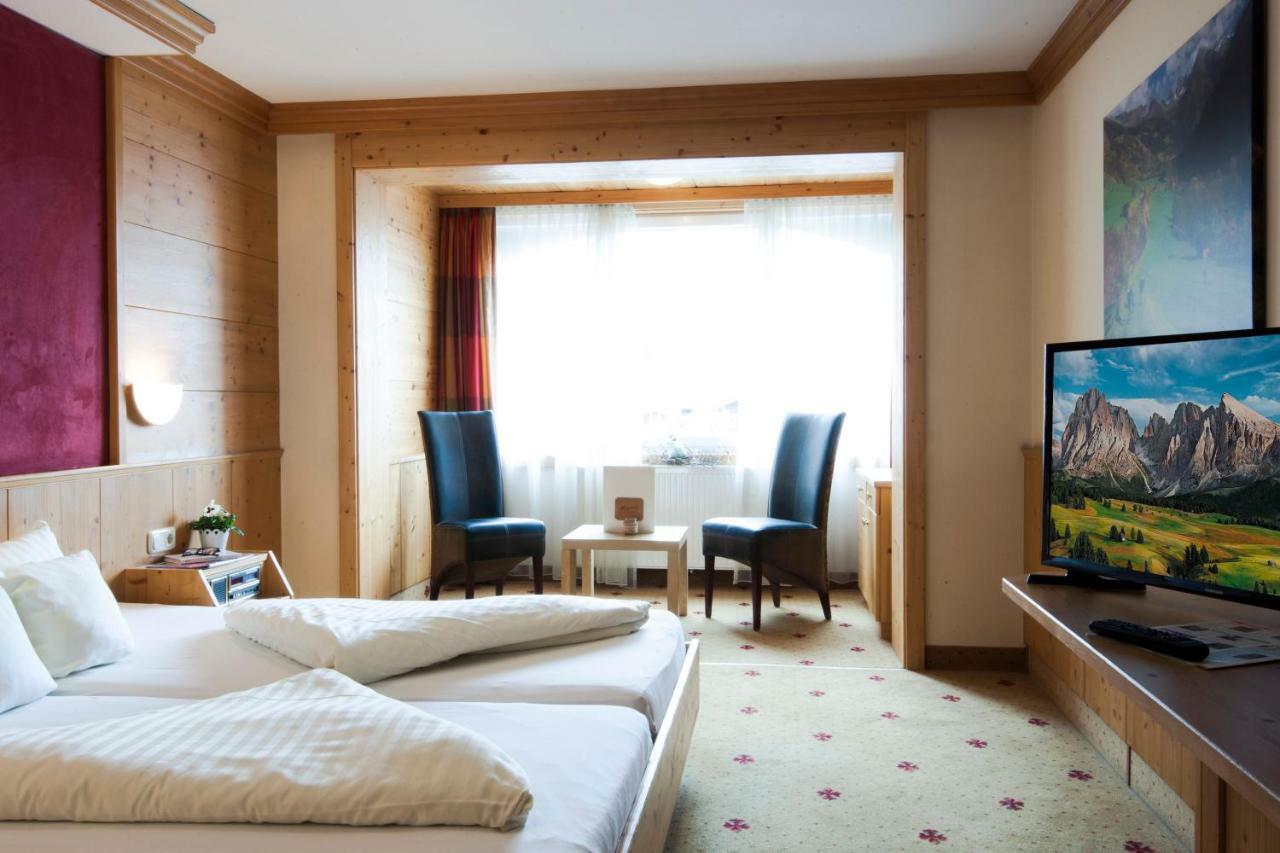 Familienhotel Alpina All Inklusive Wenns Exteriör bild